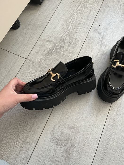 Papuci steve madden ocupy