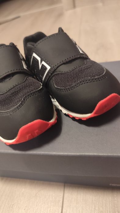 Колев и Колев обувки,, сандали Nike Air Jordan и маратонки New balance