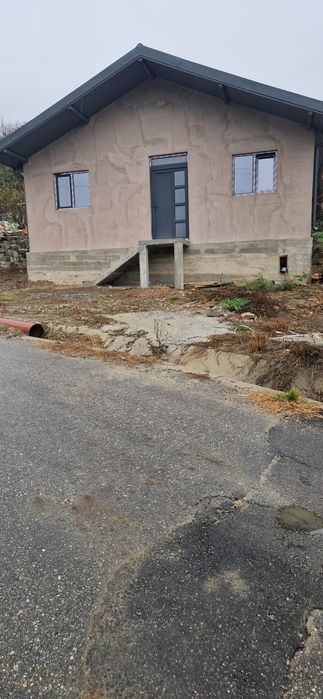 Vând casă in Vladesti