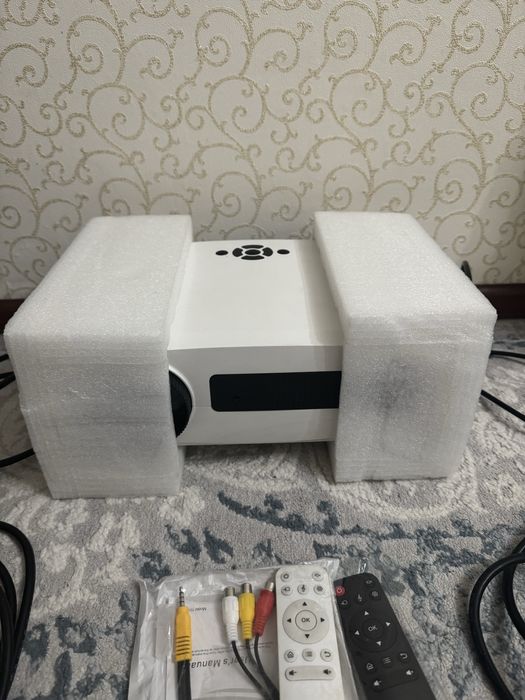 Проектор  Wzatco C4
