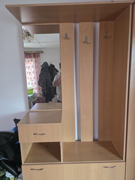 Продам прихожую со шкафом