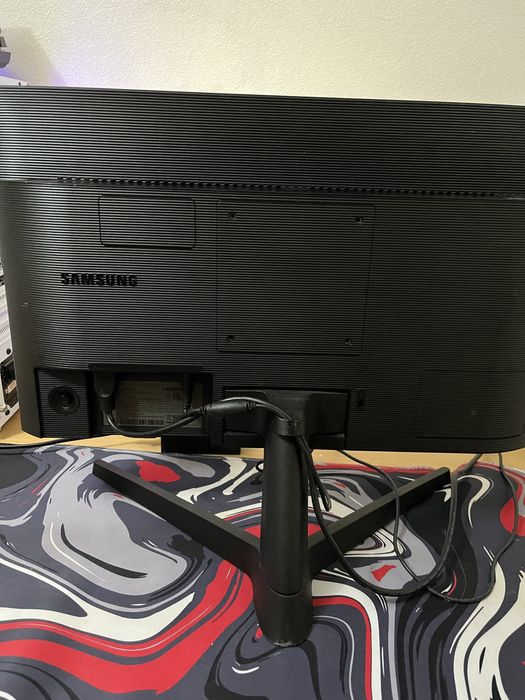 Продам монитор с разбитой матрицой samsung