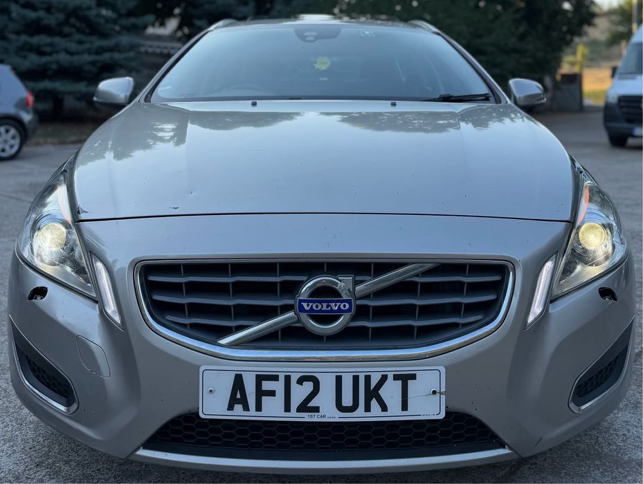 VOLVO V60 - 2012 - 1.6 Diesel - Euro 5 - 115 Cai Putere - Cutie viteze manuala - 6+1 - Trepte - Trapa - Interior Piele - Full Electric