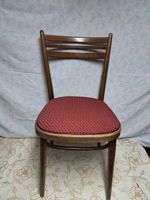 Продам стулья для меблировки квартиры.