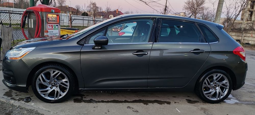 Vând Citroen C4 2011