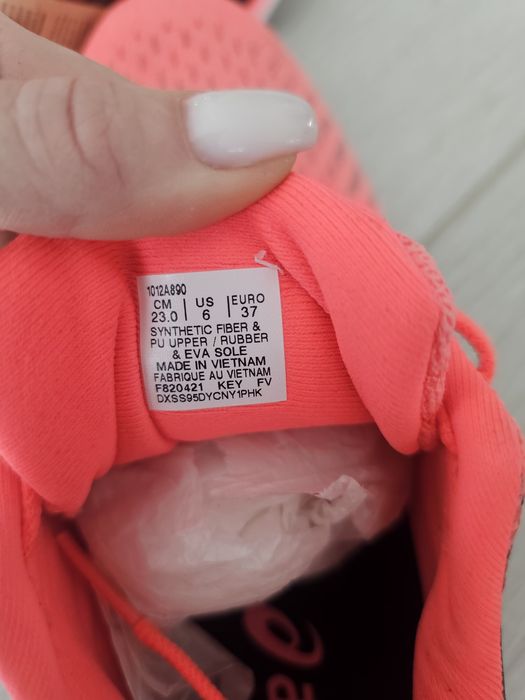Vând Adidași Asics,noi cu eticheta