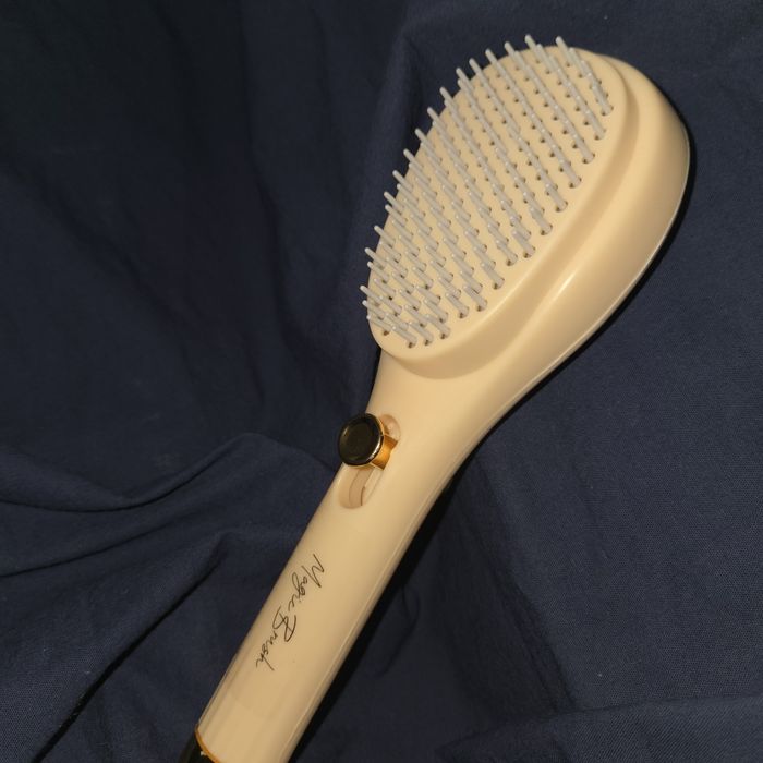 Самопочистваща се четка за коса