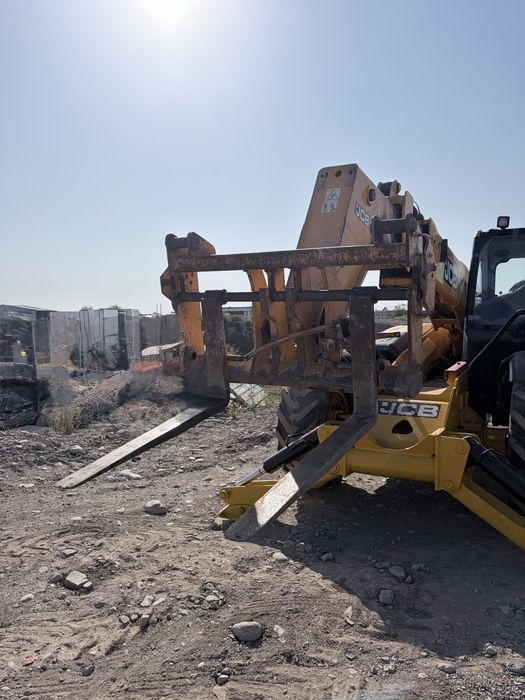 Телескопический погрузчик JCB (модель 535-125),