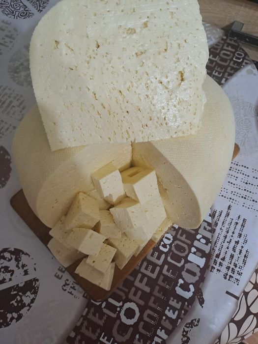 Vând brânză de Oaie +vacă +urdă, vând și preț de Angro  mai multe relați la telefon