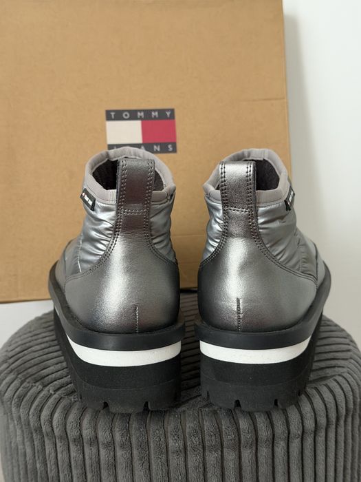 Ghete iarna Tommy Hilfiger noi marimea 39 Dama argintii gri