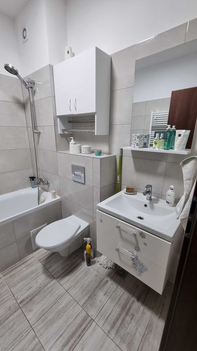 Inchiriez apartament 2 camere, decomandat, Grand Kristal Residence