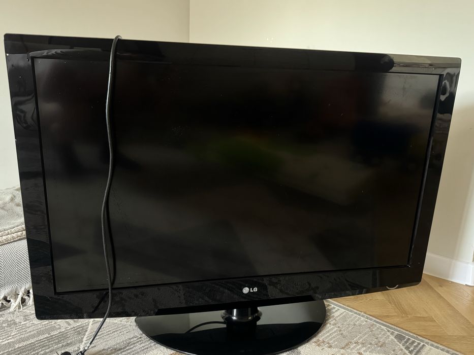 Продам телевизор LG Диагональ 32 дюйма (81 см).