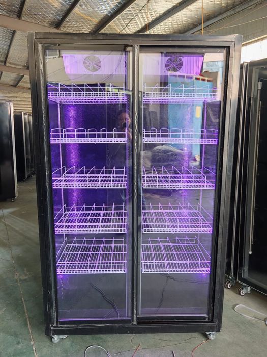 Витринный холодильник для магазина