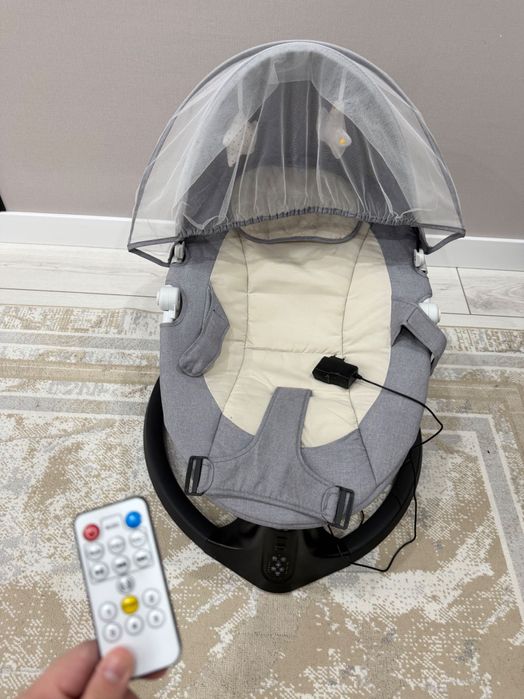 Продам шезлонг и манеж(кроватка ) ,в подарок коляска