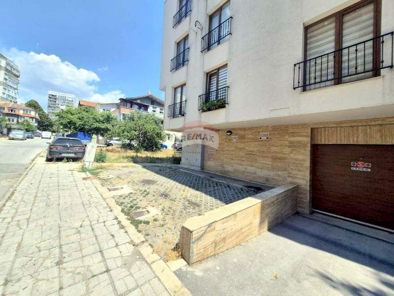 Закрито паркомясто под наем, Цветен квартал, Варна Т4026