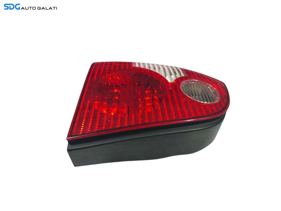 Stop Lampa Tripla Stanga de pe Aripa Caroserie Volkswagen Polo 9N 2002 - 2005 Cod 6Q6945257A (Fisura Interioara) [LR1351]