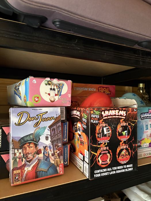 Lot jucarii si jocuri de masa noi-50 buc, mix en gros