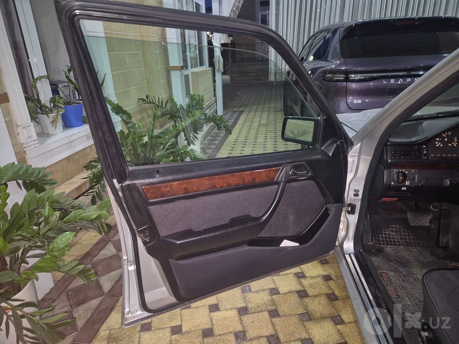 w124 мерседес Е220
