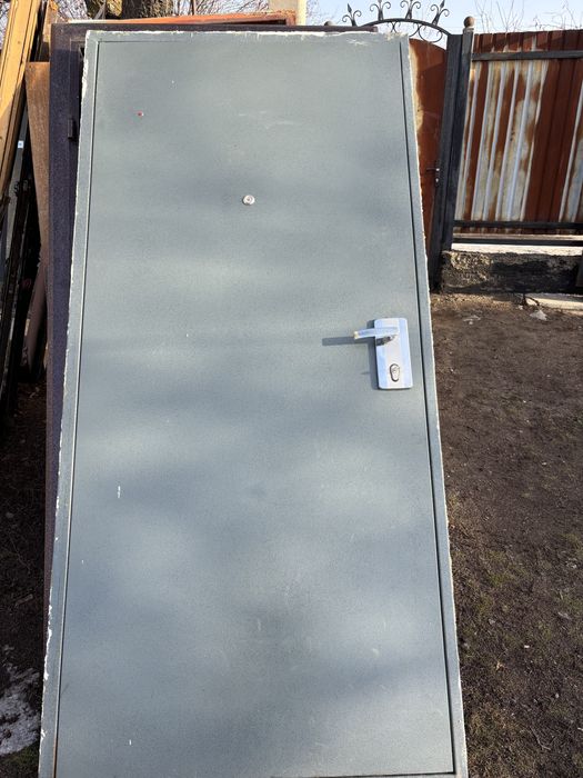 Продам входные железные двери