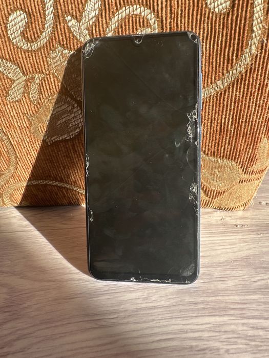 Телефон Самсунг А50