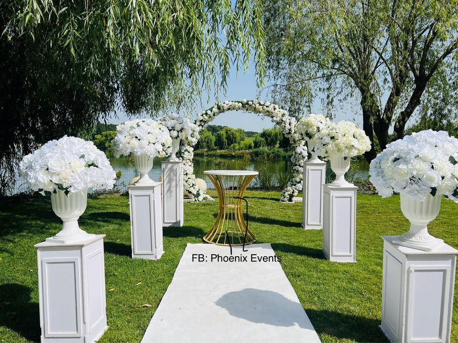 Aranjament cununie decoratiuni decor floral arcada stalpi nunta botez