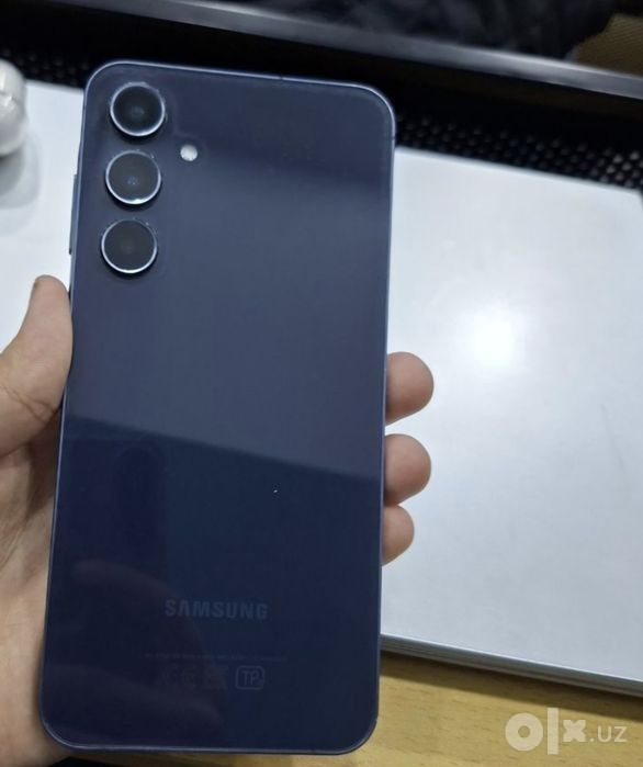 Samsung A55 5G sotiladi yoki obmen