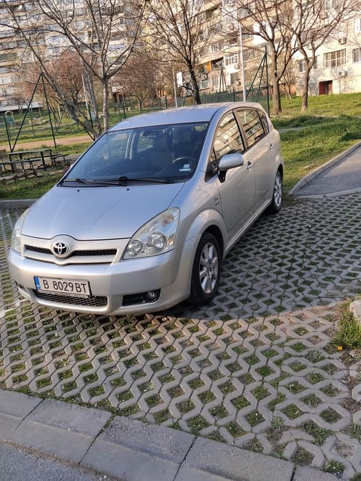 Тойота Корола версо