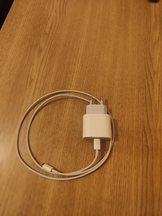 Pachet: Încărcător original 20W Apple + cablu original Apple 1m