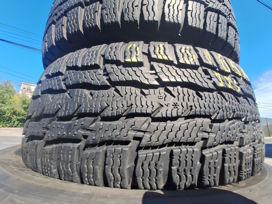 2 anvelope iarna 215/65r15 C Nokian Montaj Gratuit