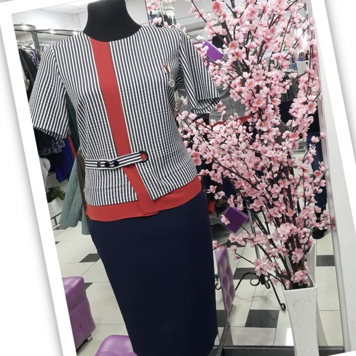 Цветы сакура с вазой. Искусственные