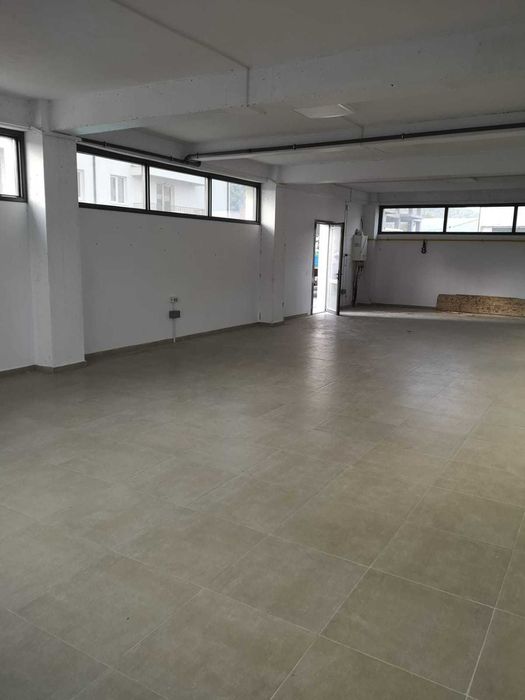 Vand Spațiu Comercial parter bloc