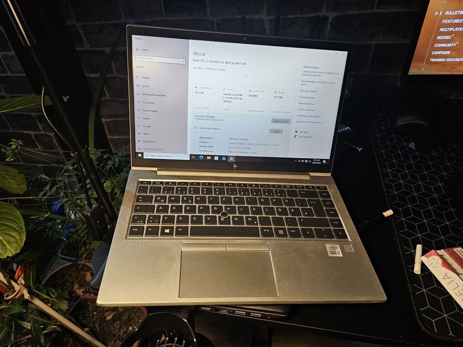 Vând două laptop-uri HP și un Acer