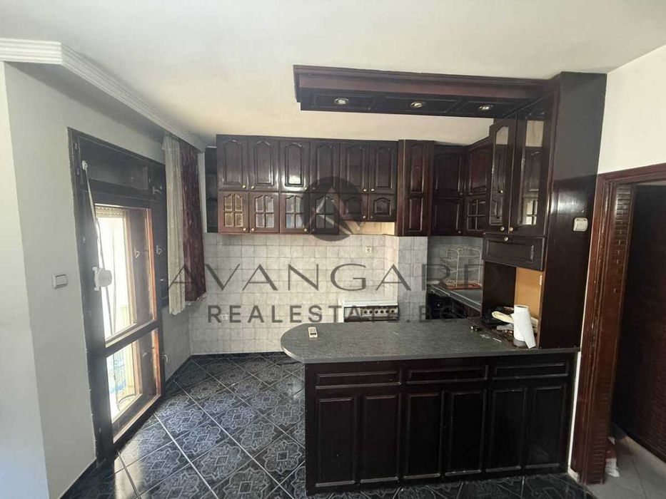 Продава се Тристаен апартамент в Пловдив, Център - 96 кв.м за 1875 €/кв.м - Снимка #1