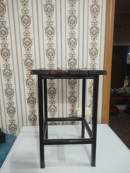 Табурет для дома