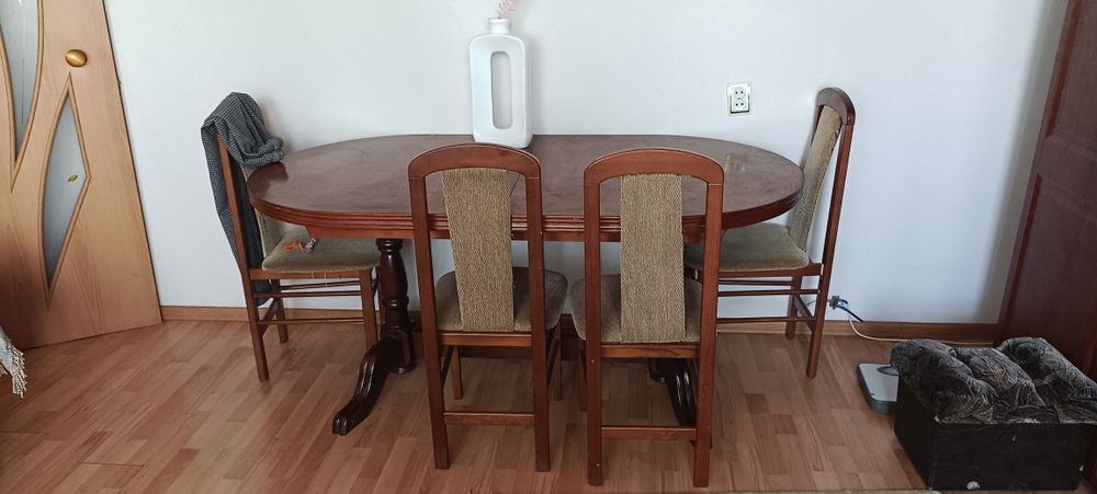 Продам стенку горку и стол со стульями