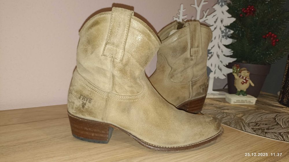 Дамски боти FRYE