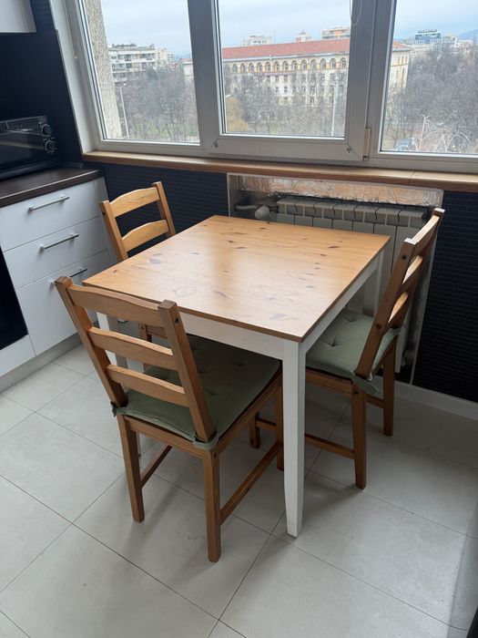 Трапезна маса с 3 стола