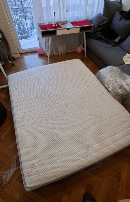 Vând saltea matrimonială 200x160x30 cm