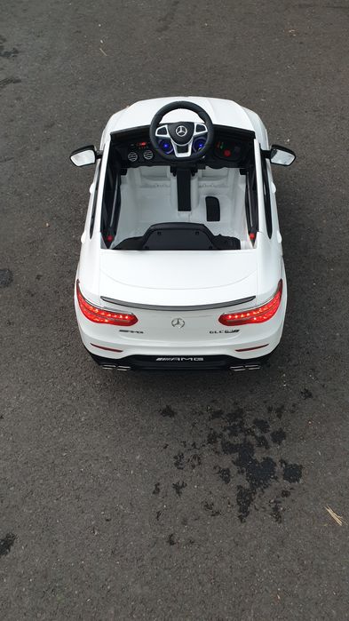 Mașinuța electrică pentru copiii