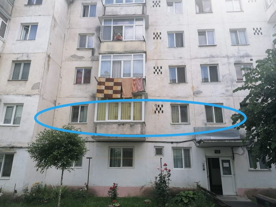 Apartament 3 camere semidecomandat