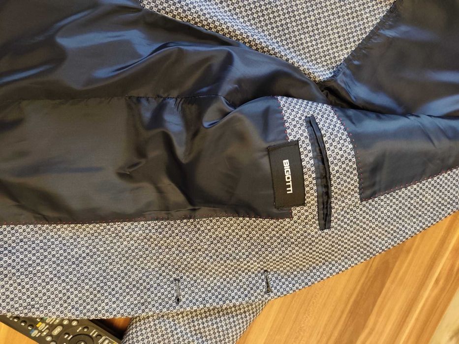 Vand sacou marca Bigotti, marimea S/M, starte foarte buna