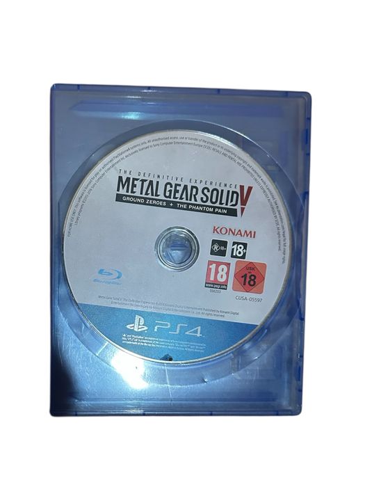 PlayStation 4 Slim с два джойстика и 7 игри