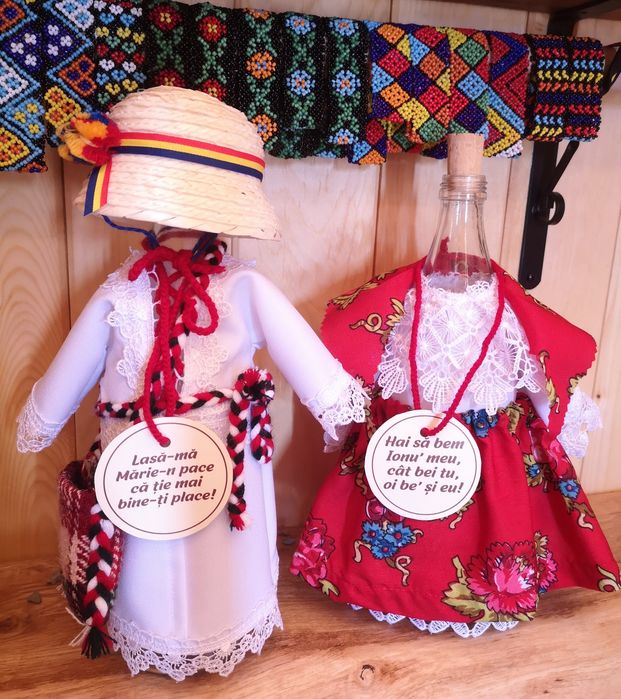 Sticle în straie populare/Set sticle în costum popular de Maramureș