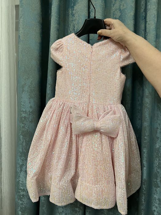 Продам платье для девочки на 4 года