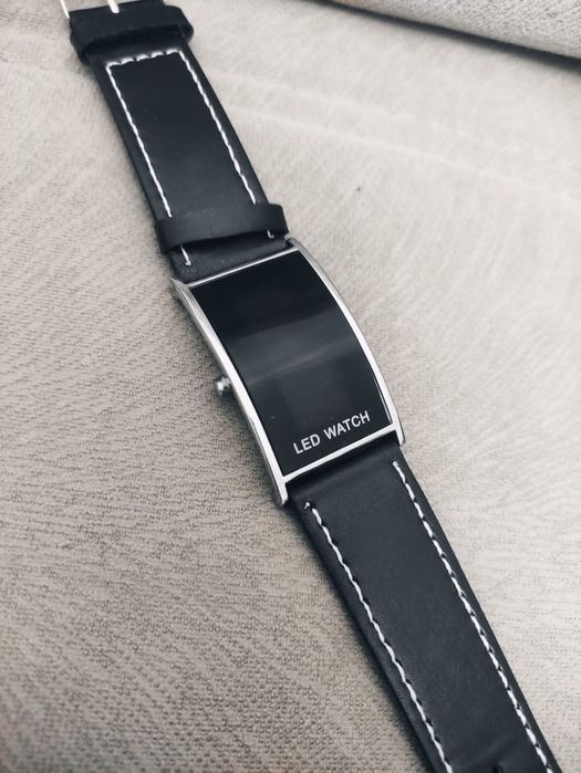 Часы наручные Led Watch