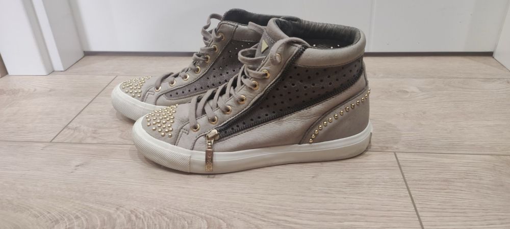 Дамски обувки Guess