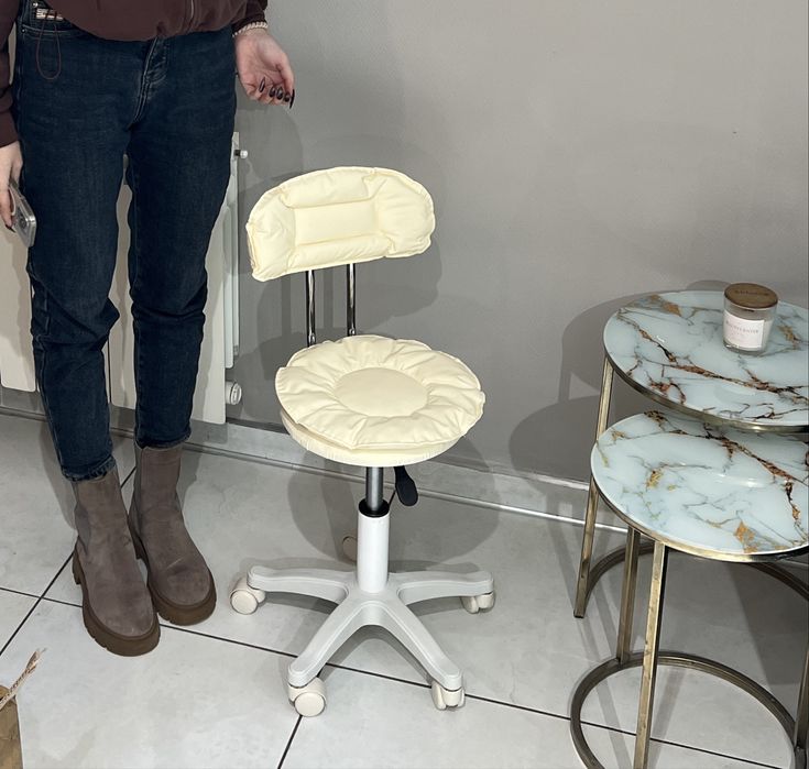 Продам миини стул,детский