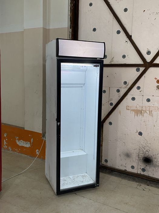 Витринный холодильник / Холодильник