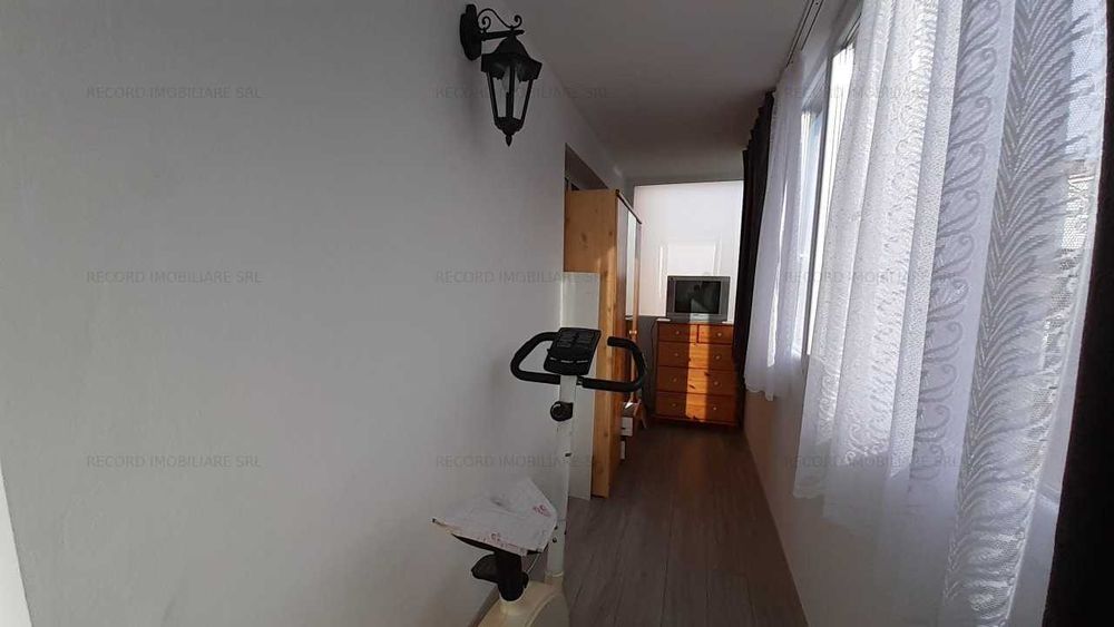 Vând  apartament decomandat , 51mp utili, cu 3balcoane - 27mp