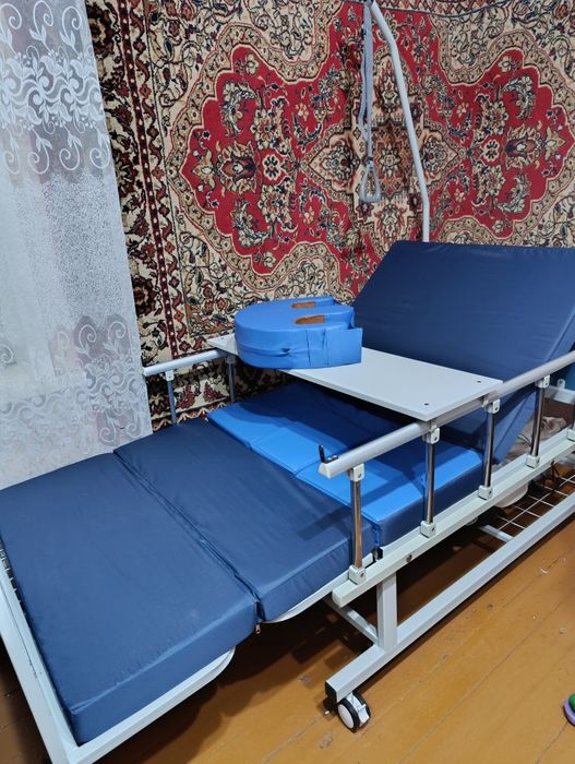 Медицинская кровать